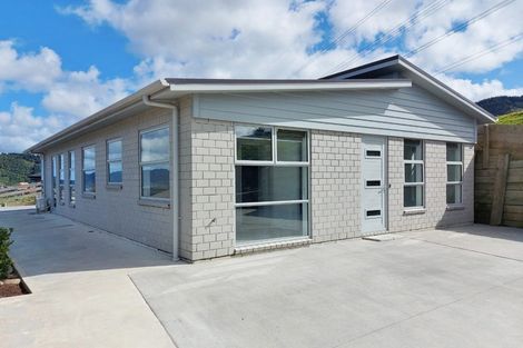 Photo of property in 31 Percy Kinsman Crescent, Riverstone Terraces, Upper Hutt, 5018