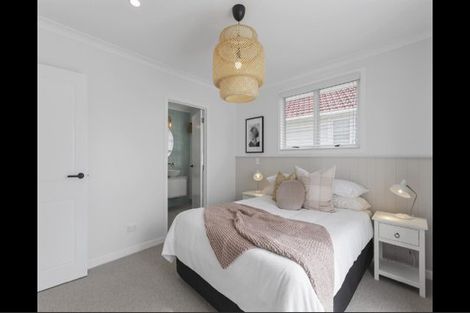 Photo of property in 21 Waione Avenue, Te Atatu Peninsula, Auckland, 0610