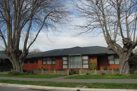 Photo of property in 2/1 Thorrington Road, Cashmere, Christchurch, 8022