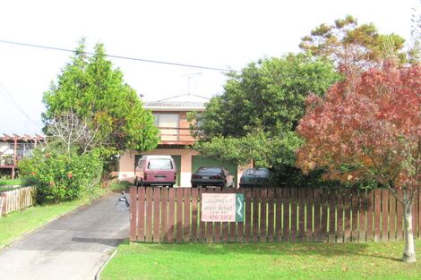 Photo of property in 17 Red Beach Road, Red Beach, 0932