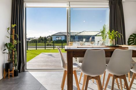 Photo of property in 11 Wheriko Avenue, Glenbrook, Waiuku, 2681