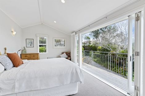 Photo of property in 1/5 Colmar Road, Mellons Bay, Auckland, 2014