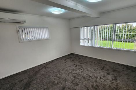 Photo of property in 623 Glenfield Road, Totara Vale, Auckland, 0629
