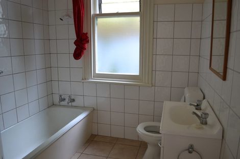 Photo of property in 2/106 Glenmore Street, Northland, Wellington, 6012