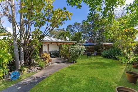 Photo of property in 121 Oreil Avenue, West Harbour, Auckland, 0618