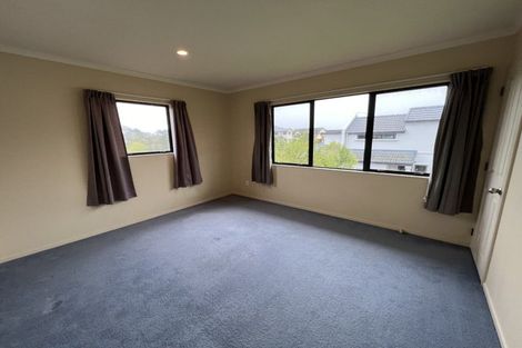 Photo of property in 35 Ruapehu Drive, Fitzherbert, Palmerston North, 4410
