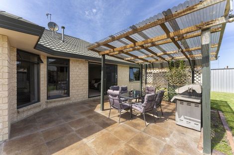 Photo of property in 25 Geneva Terrace, Kelvin Grove, Palmerston North, 4414