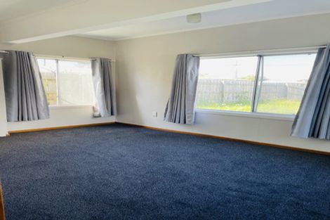 Photo of property in 51 Strid Road, Te Atatu South, Auckland, 0610