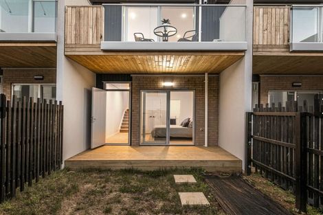 Photo of property in 23 Wharetana Crescent, New Lynn, Auckland, 0600