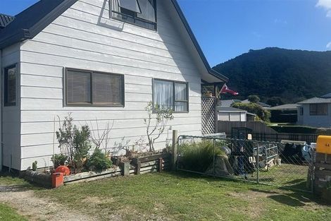 Photo of property in 4a Beach Road, Waikawa, Picton, 7220