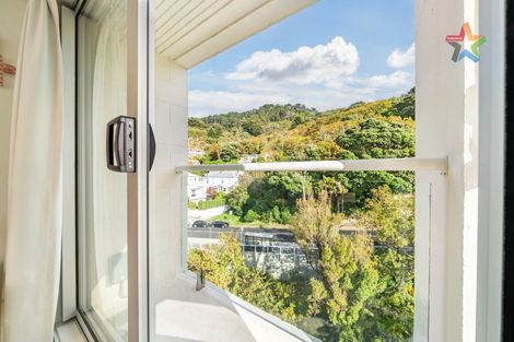 Photo of property in Grosvenor Flats, 19 Cottleville Terrace, Thorndon, Wellington, 6011