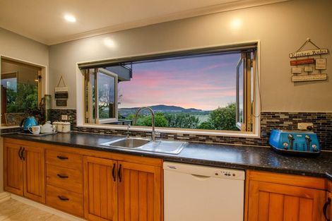Photo of property in 115 Winara Avenue, Waikanae, 5036