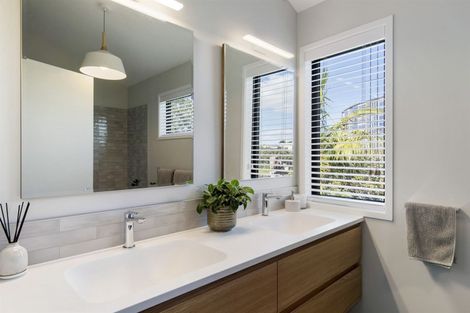 Photo of property in 17b Rangitoto Terrace, Milford, Auckland, 0620