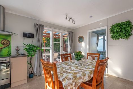 Photo of property in 3 Glasgow Street, Takaro, Palmerston North, 4412