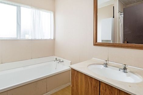 Photo of property in 49 Everglade Drive, Goodwood Heights, Auckland, 2105