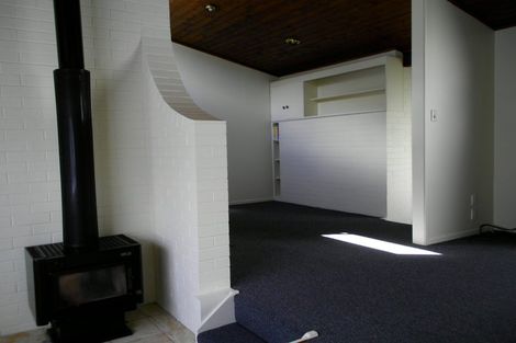 Photo of property in 21 Howard Road, Northcote, Auckland, 0627