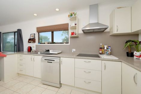 Photo of property in 1 Cedar Heights Avenue, Massey, Auckland, 0614