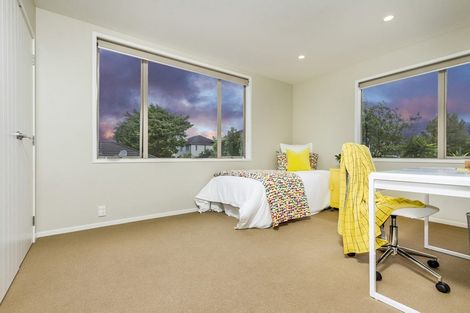 Photo of property in 14 English Oak Drive, Schnapper Rock, Auckland, 0632