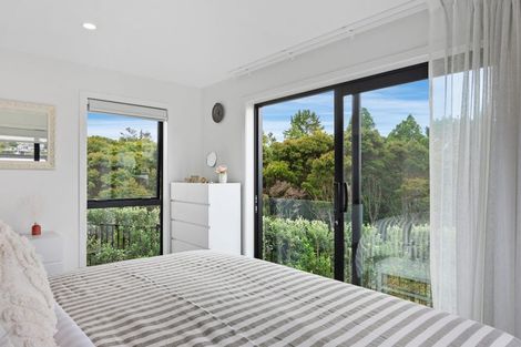 Photo of property in 9 Koiora Lane, Long Bay, Auckland, 0630