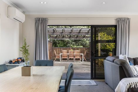 Photo of property in 136 Lynwood Road, New Lynn, Auckland, 0600