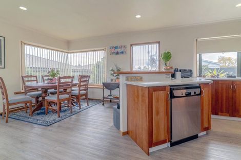 Photo of property in 71 Napier Road, Havelock North, 4130