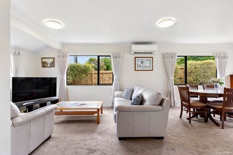 Photo of property in 37 Hutchinson Avenue, New Lynn, Auckland, 0600