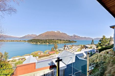 Photo of property in 7 Earnslaw Terrace, Queenstown, 9300