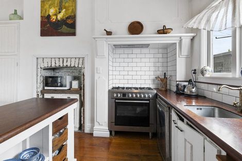 Photo of property in 132 Tukapa Street, Westown, New Plymouth, 4310