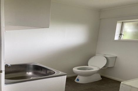 Photo of property in 28 Woodhouse Avenue, Karori, Wellington, 6012