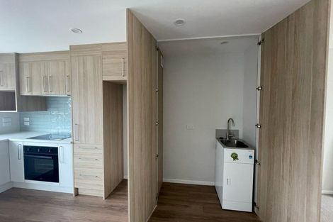 Photo of property in 2 Mikoikoi Crescent, Mangere Bridge, Auckland, 2022