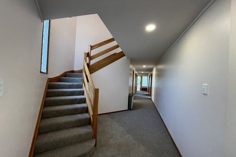 Photo of property in 6 Bushview Place, Upper Vogeltown, New Plymouth, 4310