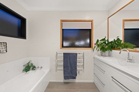 Photo of property in 72 Kennedy Road, Pyes Pa, Tauranga, 3112