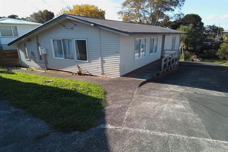 Photo of property in 13 Hollinbrigg Place, Manurewa, Auckland, 2102
