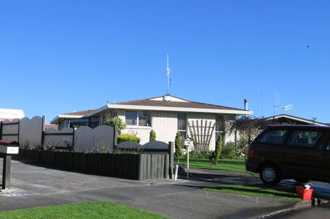 Photo of property in 15 Grange Place, Milson, Palmerston North, 4414
