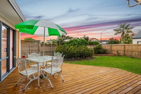 Photo of property in 2 Gunner Drive, Te Atatu Peninsula, Auckland, 0610