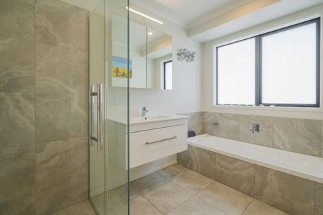 Photo of property in 24 Debenham Drive, Whitianga, 3510