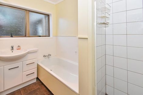 Photo of property in 2/12 Grove Road, Papakura, 2110