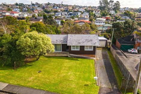 Photo of property in 92 Colwill Road, Massey, Auckland, 0614