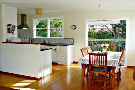 Photo of property in 16 Ivy Place, Birkdale, Auckland, 0626