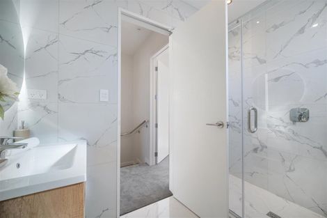 Photo of property in 15 Kuaha Road, Massey, Auckland, 0614