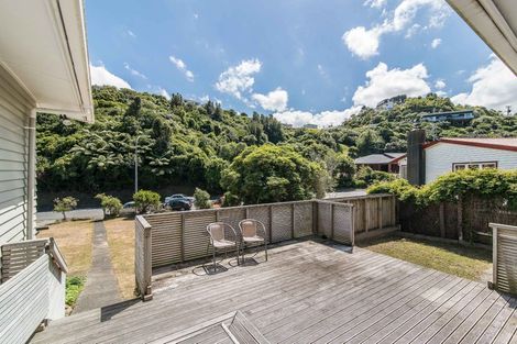 Photo of property in 82 Newlands Road, Newlands, Wellington, 6037