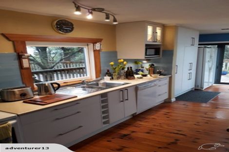 Photo of property in 666 South Titirangi Road, Titirangi, Auckland, 0604