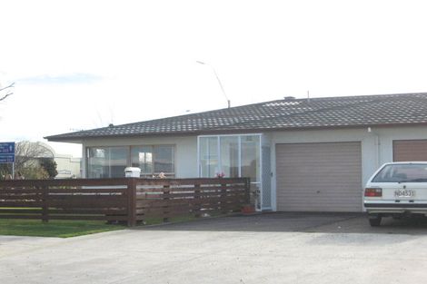 Photo of property in 2/100 Princes Street, Parkvale, Hastings, 4122