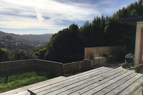 Photo of property in 33 Huntingdon Street, Northland, Wellington, 6012