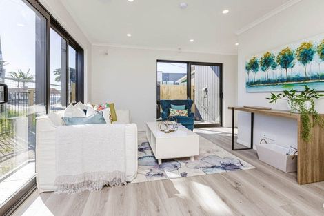Photo of property in 100 Seymour Road, Sunnyvale, Auckland, 0612