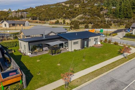 Photo of property in 20 Pounamu Avenue, Albert Town, Wanaka, 9305