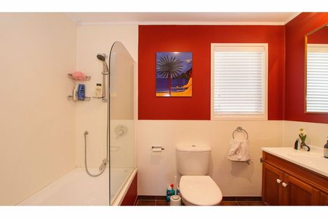 Photo of property in 7 Taynith Place, Glenfield, Auckland, 0629