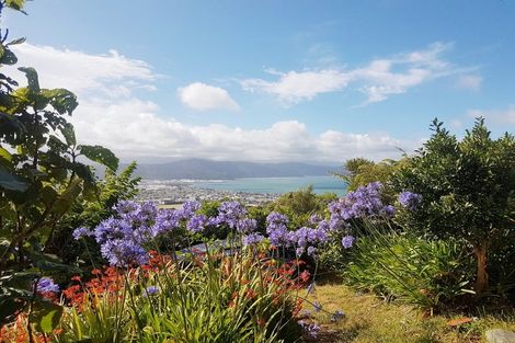Photo of property in 2 Akatea Road, Korokoro, Lower Hutt, 5012