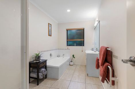 Photo of property in 132r Waikite Road, Welcome Bay, Tauranga, 3175