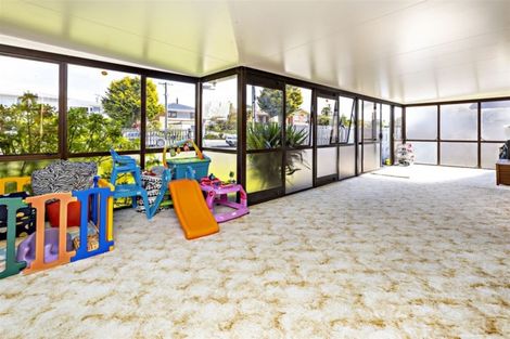 Photo of property in 3 Hollinbrigg Place, Manurewa, Auckland, 2102